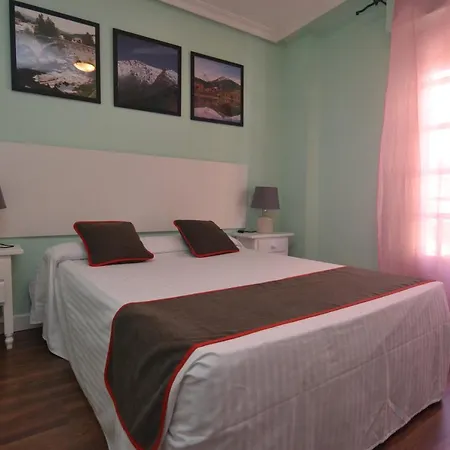 El Bodegon De Gredos 3* アレーナス・デ・サン・ペドロ