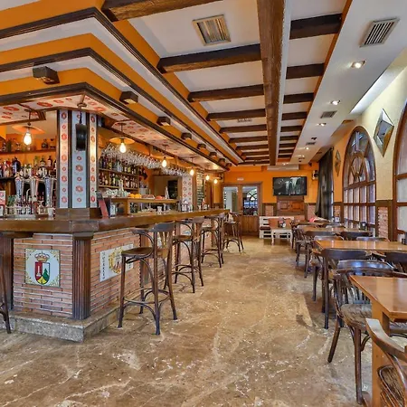 ホテル El Bodegon De Gredos